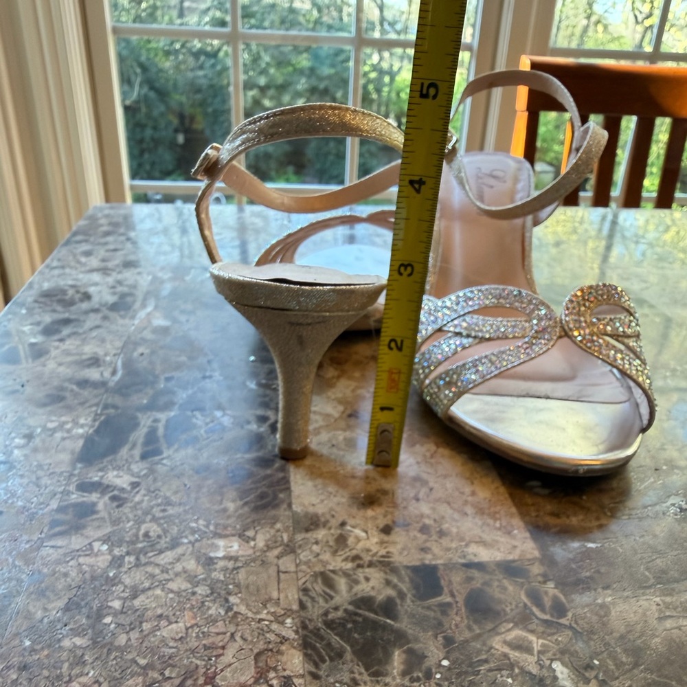 Women's Neutral Rhinestone Dress Sandals 9M